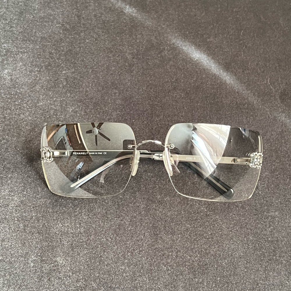 CHANEL Rimless Gray Vintage CC Logo Sunglasses